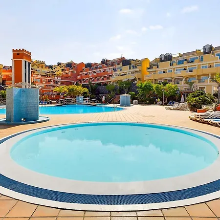 Granada Park Pool View *